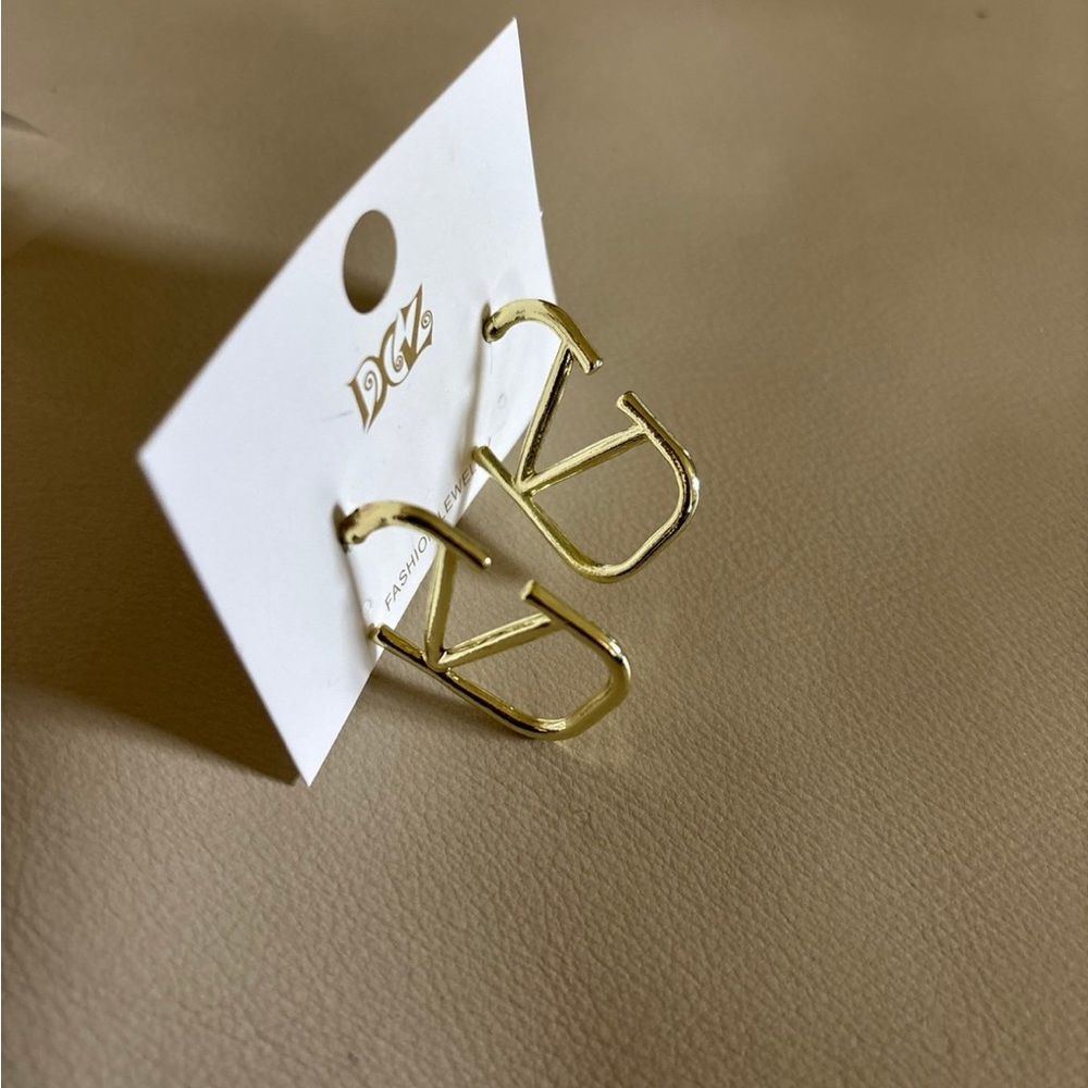 NWT Yellow Gold Logo Fashion V Earrings